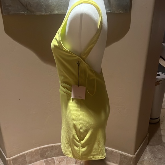 Kourtney Backless Mini Dress in Chartreuse
superdown - Picture 6 of 7